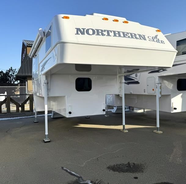 2024 Northern Lite Limited Edition 8-11EXLEWB Face-to-Face Dinet in Travel Trailers & Campers in Strathcona County - Image 2