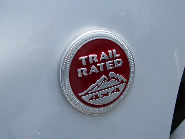 2019 Jeep Cherokee TRAILHAWK ELITE 4x4 B.S.A/NAV/CAM/PANOROOF/73 in Cars & Trucks in Calgary - Image 36