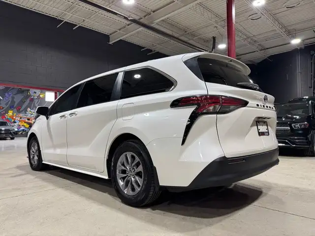 2021 Toyota Sienna XLE HYBRID 8-PASSENGER in Cars & Trucks in Mississauga / Peel Region - Image 6