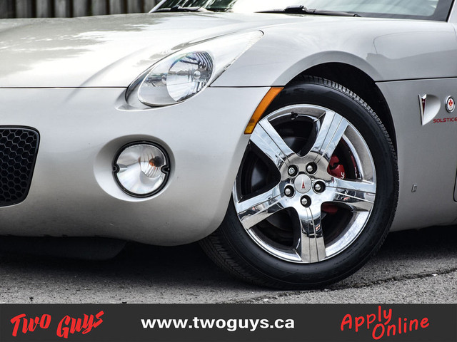 2006 Pontiac Solstice MANUAL | Team Canada Edition | A/C in Cars & Trucks in St. Catharines - Image 2