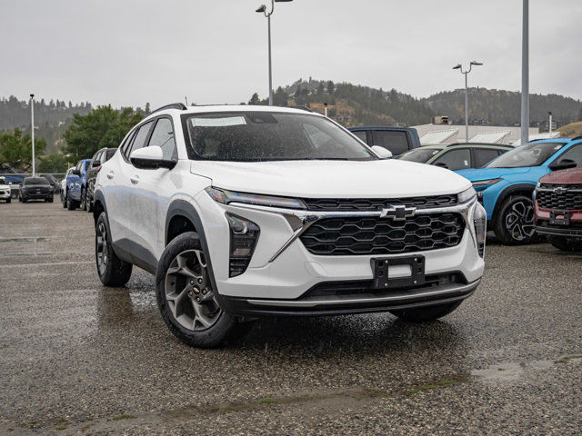 2025 Chevrolet Trax LT in Cars & Trucks in Kelowna - Image 2