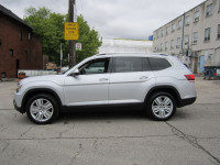 8 PASSENGER. EXECUTIVE LINE PREMIUM PACKAGE. SILVER WITH BLACK LEATHER INTERIOR. 20 INCH ALLOY WHEEL... (image 2)