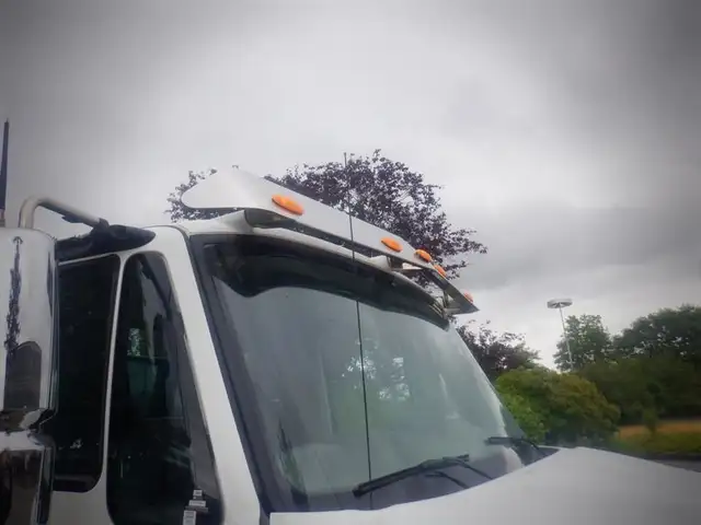 2012 international DuraStar 4300 Welding Service Truck with Air  in Heavy Trucks in Richmond - Image 22