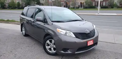 2012 Toyota Sienna ONE OWNER VEHICLE !!! (4) LIKE NEW MICHELIN T