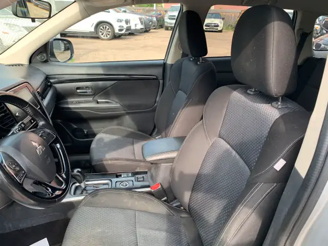 2019 Mitsubishi Outlander 4x4 ES AWC sharp looking in Cars & Trucks in Edmonton - Image 7