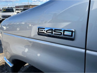 SALE PRICE!! LEASING AVAILABLE OAC! E-450 DUAL REAR WHEEL CHASSIS NO ACCIDENTS!! VERY HEAVY DUTY, 7.... (image 4)