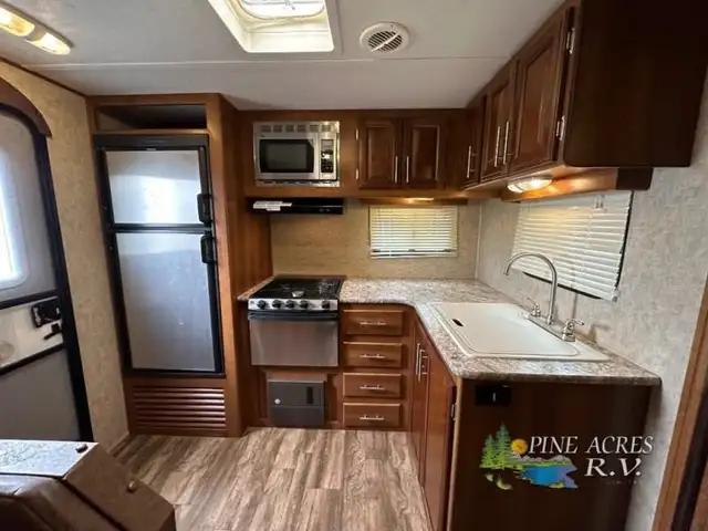 2016 Prime Time RV Tracer Air 253AIR in Travel Trailers & Campers in Truro - Image 4
