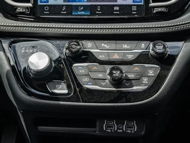 2025 Chrysler Pacifica Select in Cars & Trucks in Barrie - Image 27