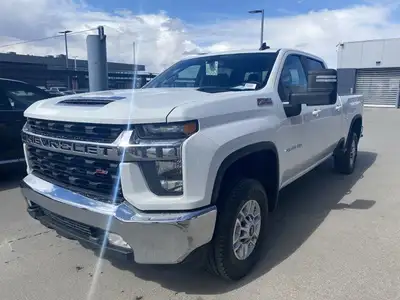 This Chevrolet Silverado 2500HD boasts a Gas V8 6.6L/400 engine powering this Automatic transmission...
