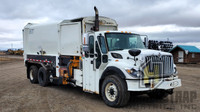 INTERNATIONAL WorkStar 7400 Tandem Axle Side Load Garbage Truck