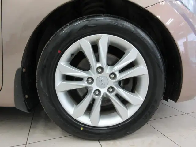 HYUNDAI ELANTRA 2015 SPORT AUTOMATIQUE **77 300 KM **1 PROPRIO** in Cars & Trucks in Lévis - Image 12
