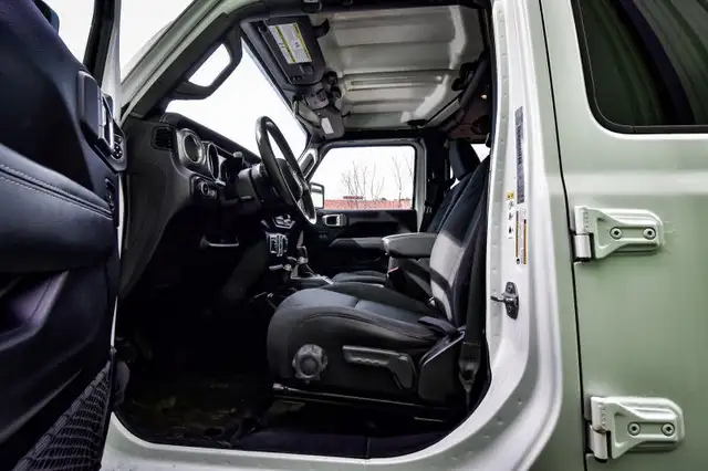 2020 Jeep Wrangler Unlimited Sahara • HEATED SEATS/STEERING • NA in Cars & Trucks in Kingston - Image 32