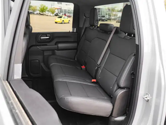 2025 GMC Sierra 3500HD Pro dans Autos et camions dans Comté de Strathcona - Image 29