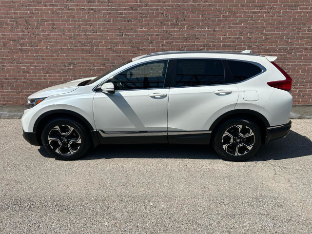 2017 Honda CR-V Touring in Cars & Trucks in Oshawa / Durham Region - Image 3