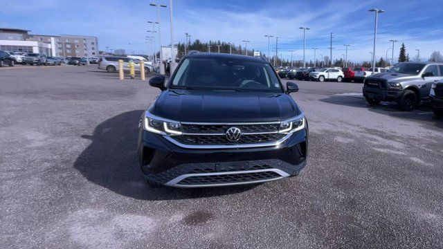 2022 Volkswagen Taos Highline | AWD | Leather | Sunroof in Cars & Trucks in Prince George - Image 4