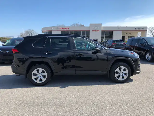 2020 Toyota RAV4 LE ONE OWNER dans Autos et camions dans Belleville - Image 5