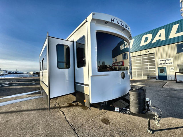 2025 Crossroads 372FDB in Travel Trailers & Campers in St. Albert - Image 3