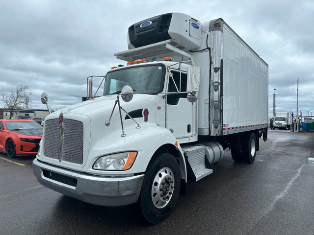 2017 Kenworth T370 18 Feet Box Tailgate G License Auto Low Kms in Heavy Trucks in Oakville / Halton Region