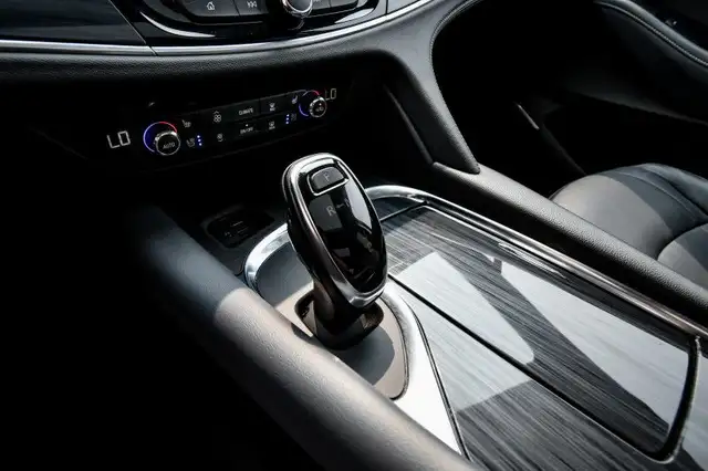 2021 Buick Enclave Premium - Cooled Seats - Leather Seats in Cars & Trucks in Ottawa - Image 23