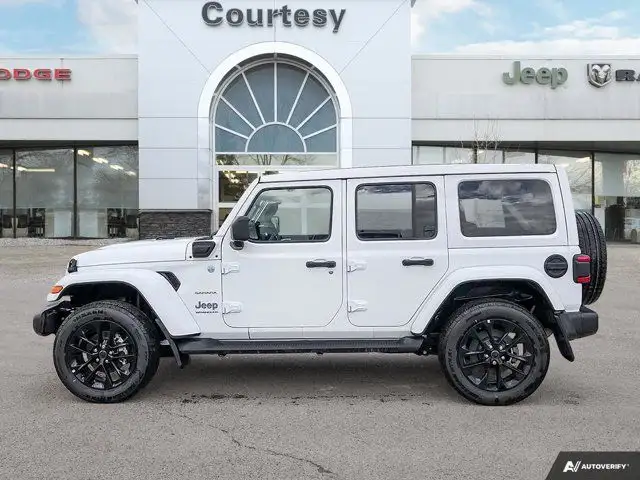 2024 Jeep Wrangler 4xe Sahara | Plug-in Hybrid | Sky One Touch dans Autos et camions dans Calgary - Image 3