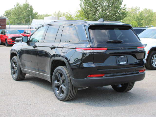 2025 Jeep Grand Cherokee Altitude in Cars & Trucks in Calgary - Image 3