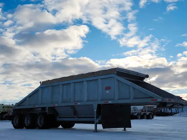 2011 DECAP 40 ft Tri axle Belly Dump Trailer in Heavy Equipment in Delta/Surrey/Langley - Image 7