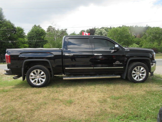2017 GMC Sierra 1500 SLT Z71  CREW 4X4 in Cars & Trucks in Oshawa / Durham Region