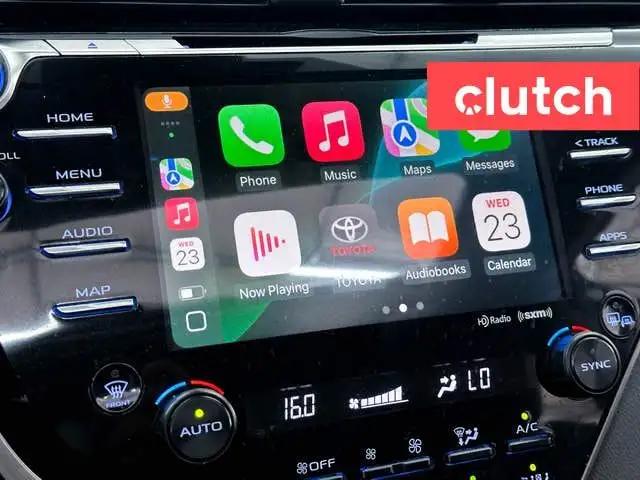 2020 Toyota Camry Hybrid SE w/ Apple CarPlay, Heated Front Seats dans Autos et camions dans Ottawa - Image 37