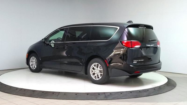 2025 Chrysler Grand Caravan SXT Heated Seats, Apple CarPlay/Andr in Cars & Trucks in Lethbridge - Image 3