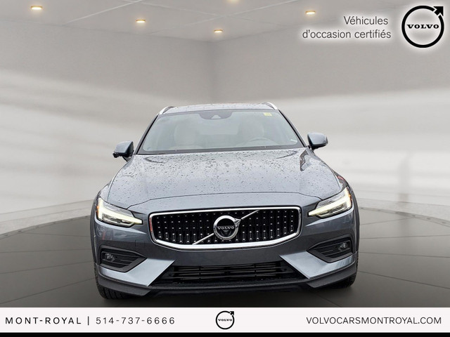 2020 Volvo V60 Cross Country in Cars & Trucks in City of Montréal - Image 2