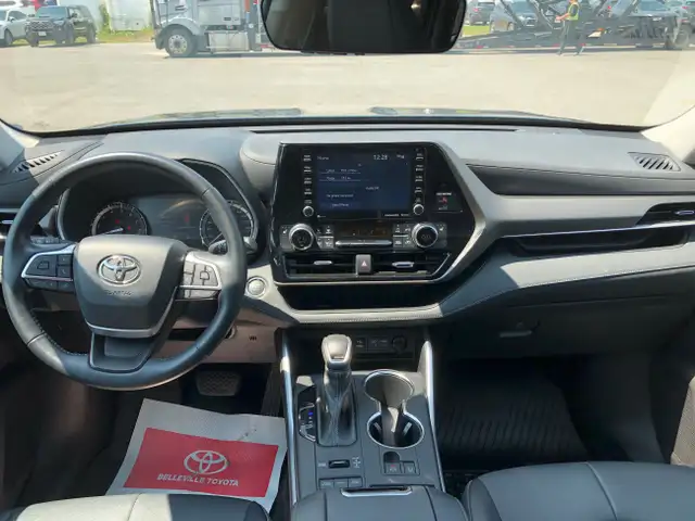 2022 Toyota Highlander XLE AWD in Cars & Trucks in Belleville - Image 22