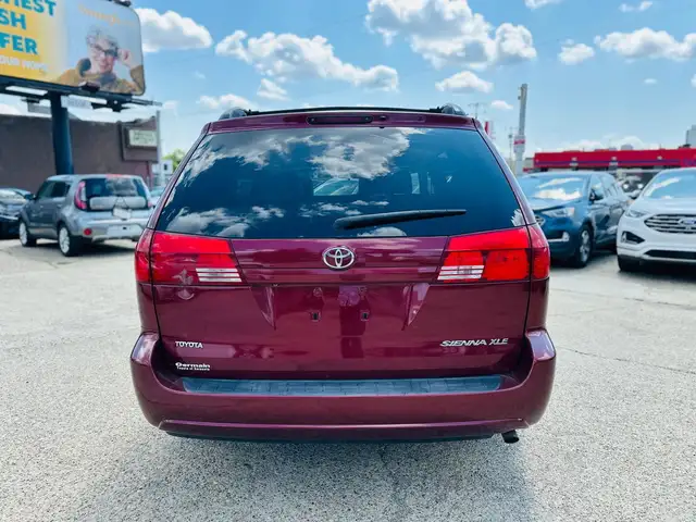 2004 Toyota Sienna XLE in Cars & Trucks in Edmonton - Image 7