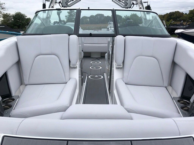  2021 Mastercraft X22 6.2L 430HP, Seulement 86 heures ! in Powerboats & Motorboats in Granby - Image 4