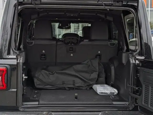 2025 Jeep Wrangler Rubicon X - Off Road Camera - Trailer Tow dans Autos et camions dans Calgary - Image 29
