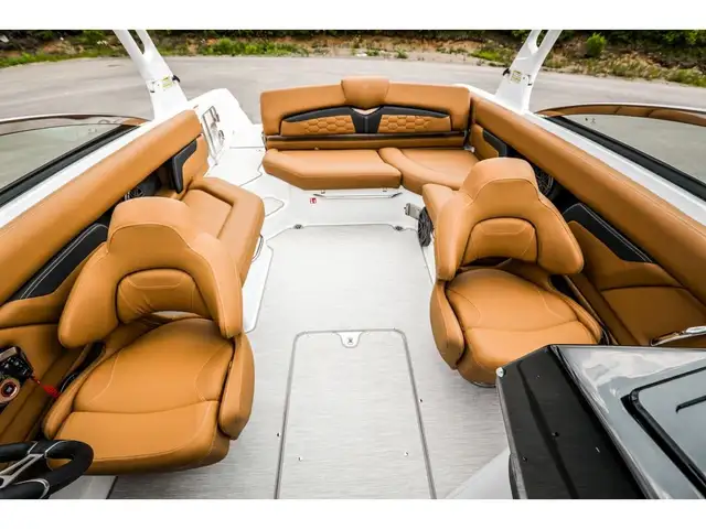 2026 Four Winns HD5 in Powerboats & Motorboats in Québec City - Image 35