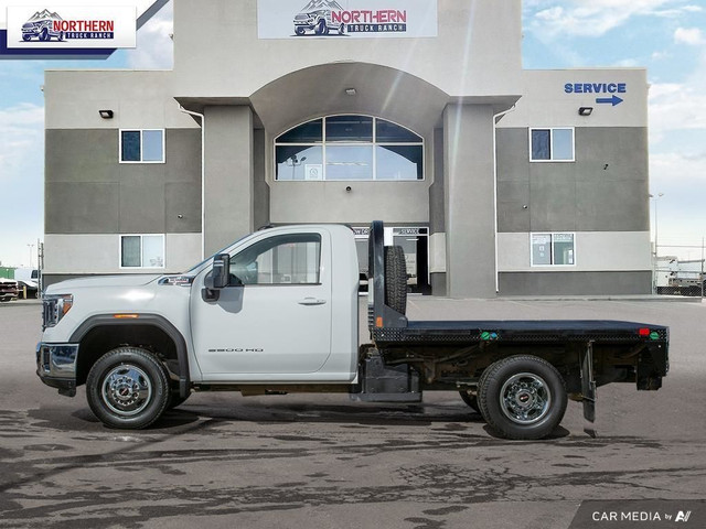 2022 GMC Sierra 3500HD Chassis SLE REGULAR CAB 4X4 DURAMAX DI... in Cars & Trucks in Edmonton - Image 2