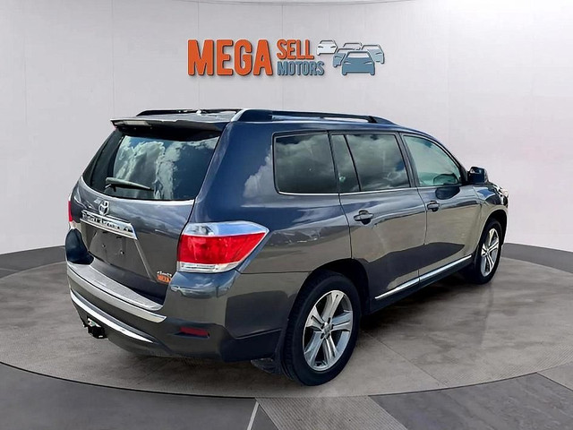 2012 Toyota Highlander SE in Cars & Trucks in Edmonton - Image 3