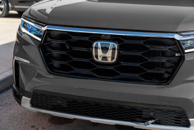 2025 Honda Pilot Touring in Cars & Trucks in Edmonton - Image 3