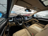 Stock#: 250868AThe 2017 Toyota Highlander Hybrid XLE, specifically for the Canadian market, is a mid... (image 9)