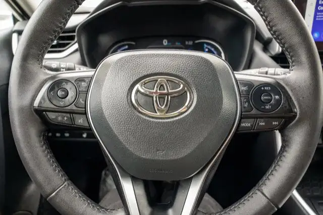 2024 Toyota RAV4 Hybrid XLE dans Autos et camions dans Ville d’Edmonton - Image 18