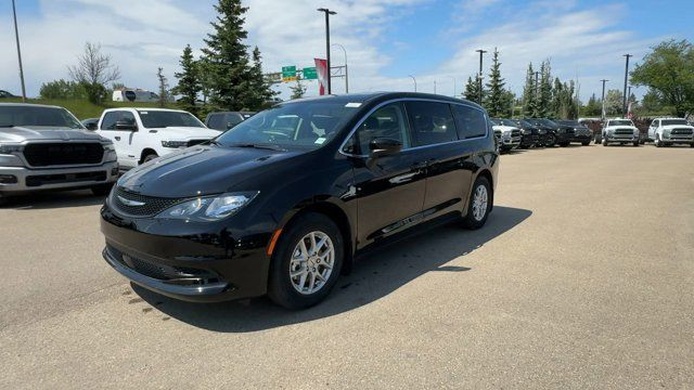 2024 Chrysler Grand Caravan SXT | Heated Seats | Apple CarPlay in Cars & Trucks in Edmonton - Image 4