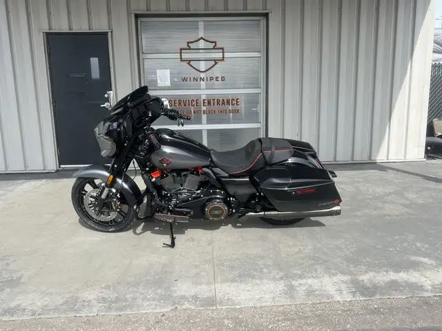 2025 Harley-Davidson FLHXSE - CVO Street Glide in Sport Touring in Winnipeg - Image 5