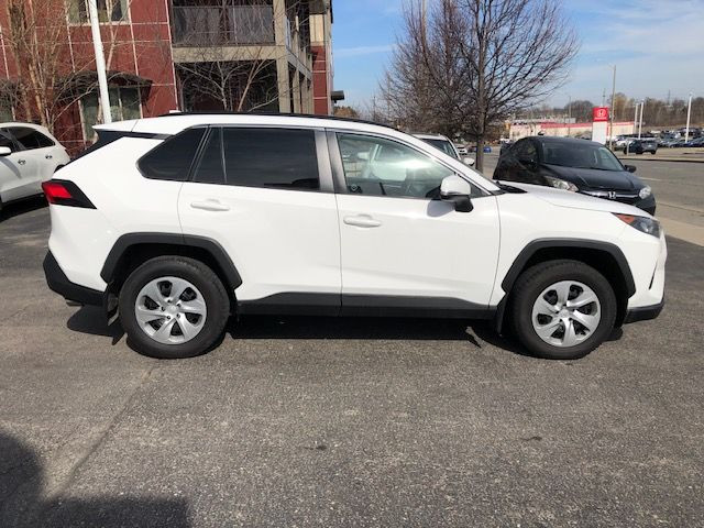 2019 Toyota RAV4 LE in Cars & Trucks in Cambridge - Image 4