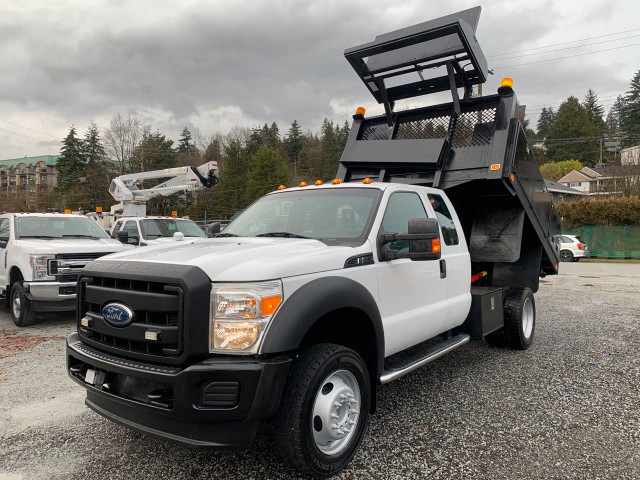 2011 FORD F550 - UTILITY / FLAT BED / DUMP TRUCK W/ CRANE *RARE* in Heavy Trucks in Burnaby/New Westminster - Image 3