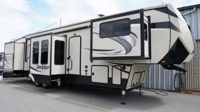 2019 Forest River Sandpiper 379FLOKSandpiper and Sandpiper HT Fifth Wheels A rich combination of woo...