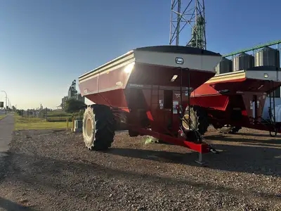 New 2024 Killbros by Unverferth 1135 grain cart -1100 bushel -20' diameter auger 500 bushel per min...