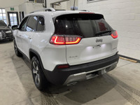 // VUS BLANC, 4X4, INTÉRIEUR NOIR, 83 380 KM, CHEZ AUTOSTUDIO 72 À MIRABEL //Le Jeep Cherokee 2019 v... (image 1)