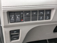 LOW KMS! ODYSSEY TOURING! FULL OPTION! 8-PASSENGER SEATING! LEATHER INTERIOR, POWER SUNROOF/MOONROOF... (image 5)
