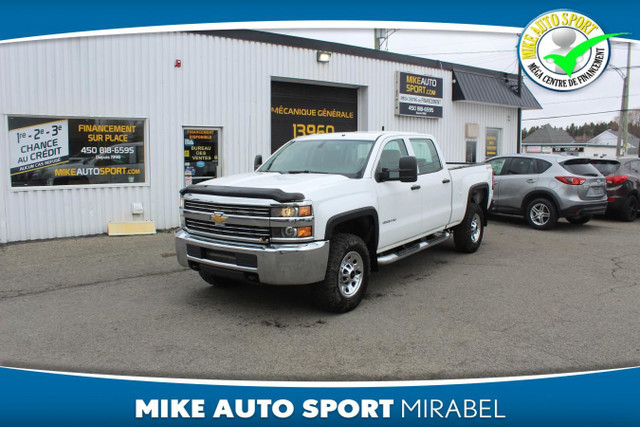 Chevrolet Silverado 3500HD 4X4, cabine multiplace, 154 po, WT 20 in Cars & Trucks in Laval / North Shore