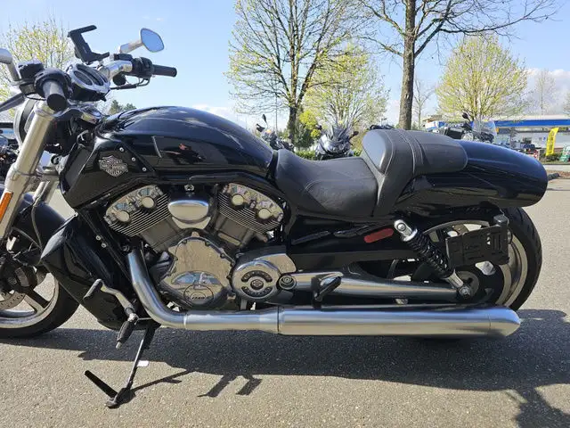 2010 Harley-Davidson VRSC V-Rod Muscle in Street, Cruisers & Choppers in Vancouver - Image 9